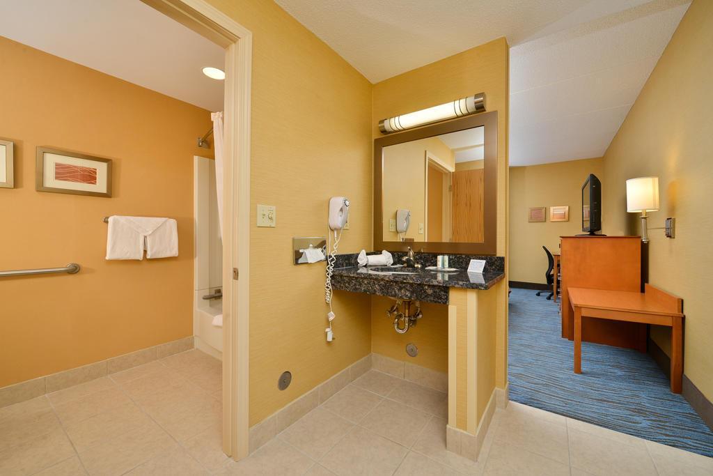 Spark By Hilton Plymouth Buitenkant foto
