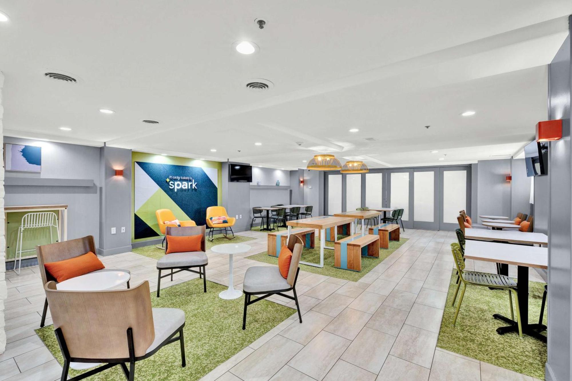 Spark By Hilton Plymouth Buitenkant foto