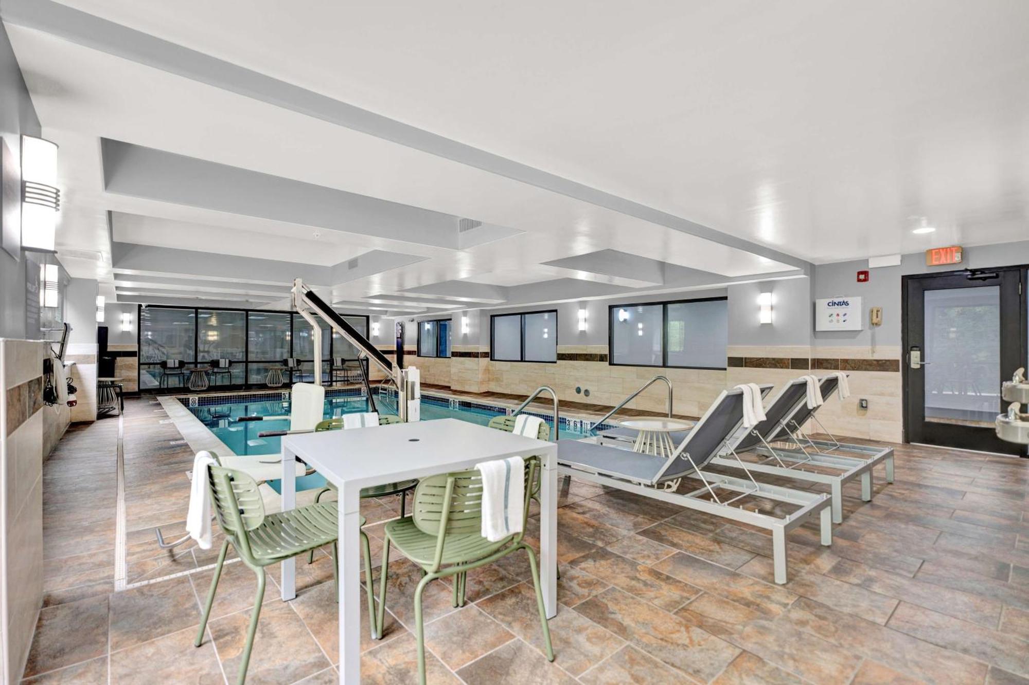 Spark By Hilton Plymouth Buitenkant foto