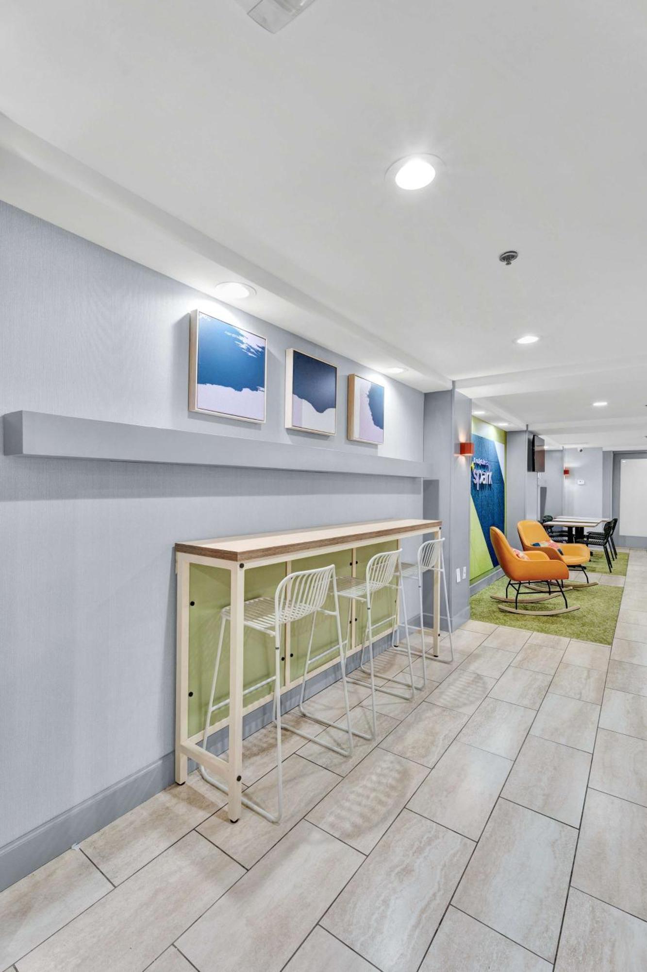 Spark By Hilton Plymouth Buitenkant foto